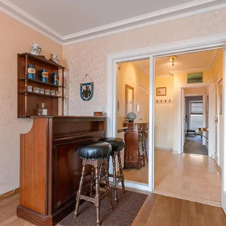 Cozy Classic With Parking In Center Appartamento