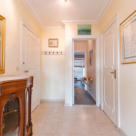 Cozy Classic With Parking In Center Appartamento *