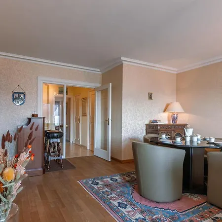 Cozy Classic With Parking In Center Appartamento *