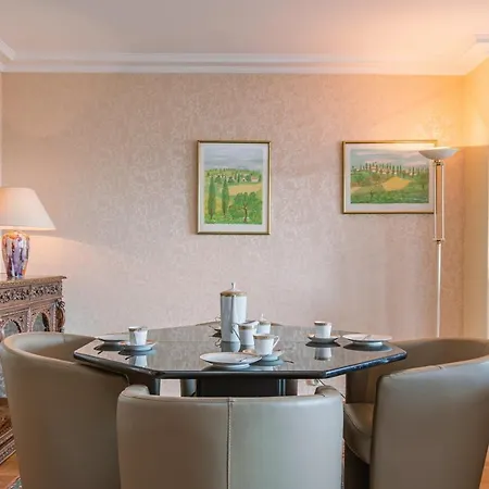 Cozy Classic With Parking In Center Knokke-Heist